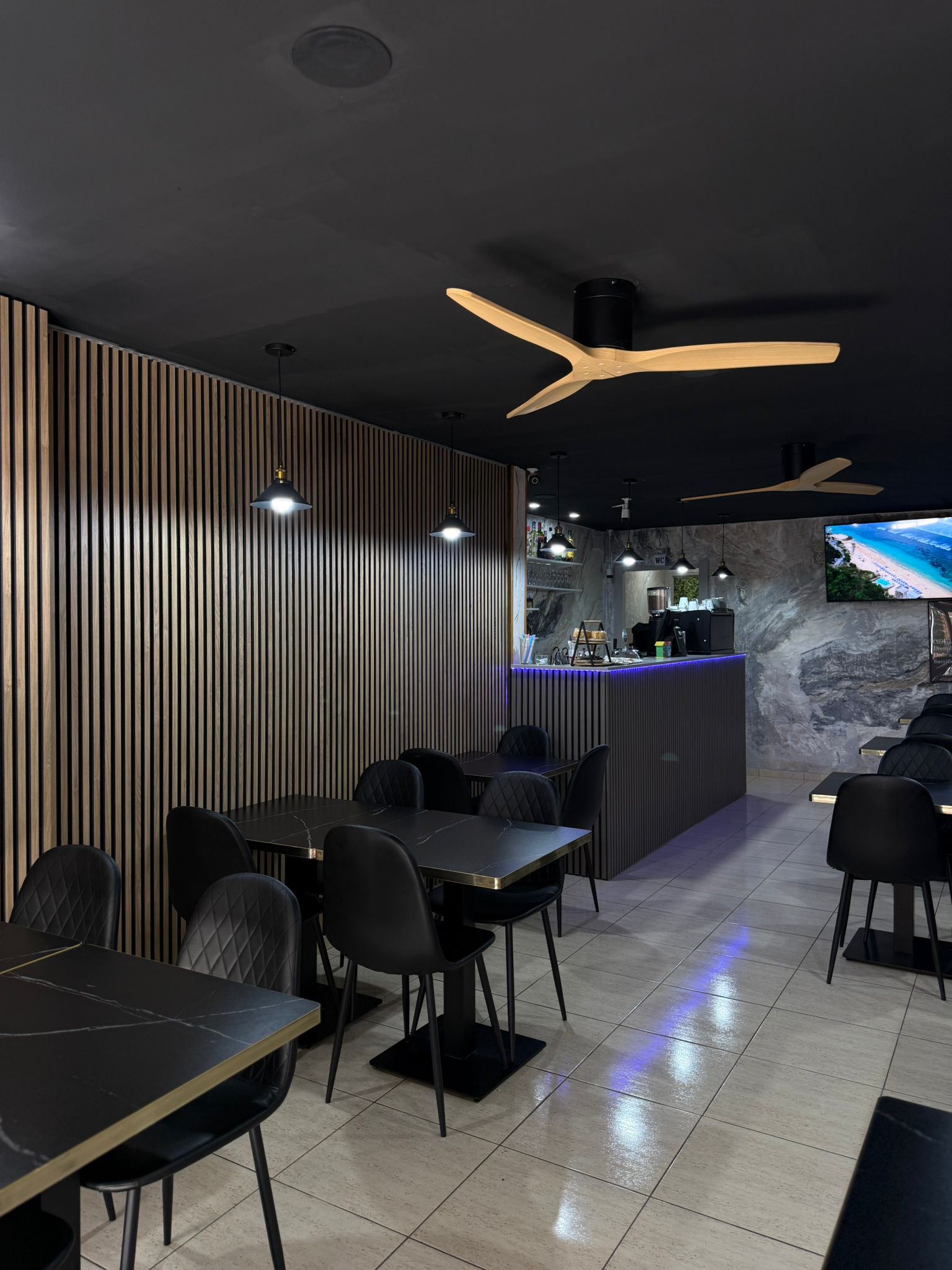 Barra del restaurante con luz LED